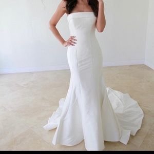 Allure Bridals 9514 Mikado Mermaid trumpet strapless dress size 6/2 button back
